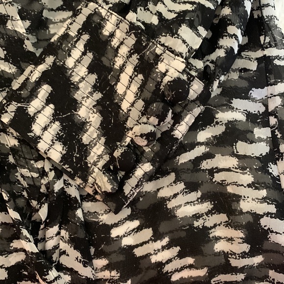 Vintage Diane von Furstenburg silk wrap around blouse - Picture 7 of 9